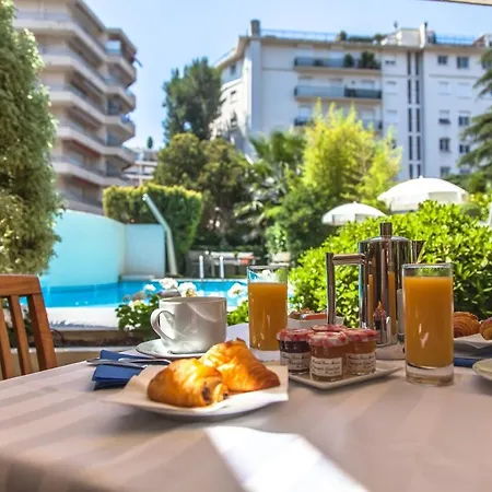 Victoria Hotel 4*